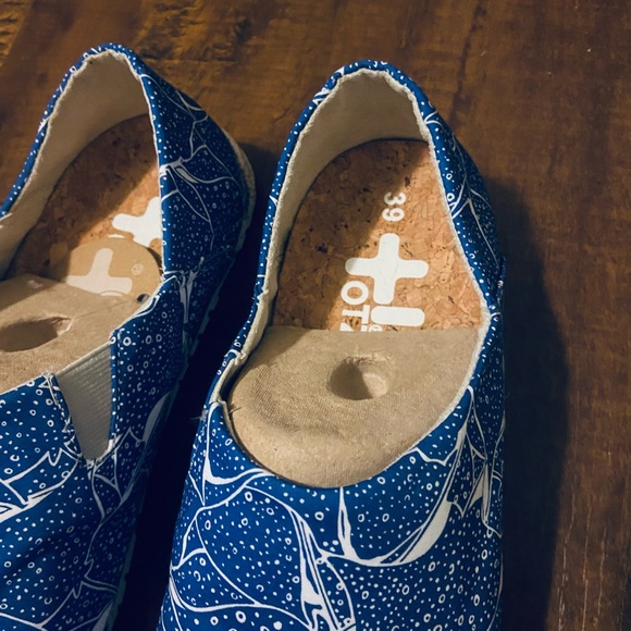 NEW! Otz Shoes Designer Espadrilles w/ Super Comfortable Cork Insoles - Picture 3 of 3